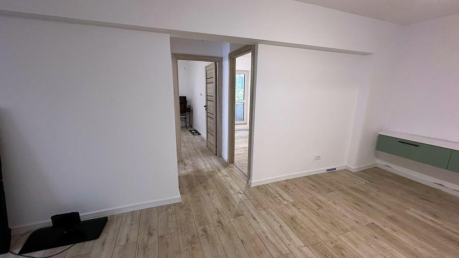 Apartament cu 3 camere în Tineretului
