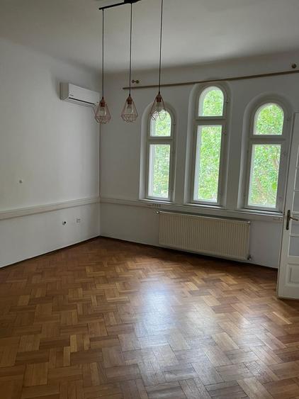 Spațiu comercial, de 79.339996337891 mp, în Domenii