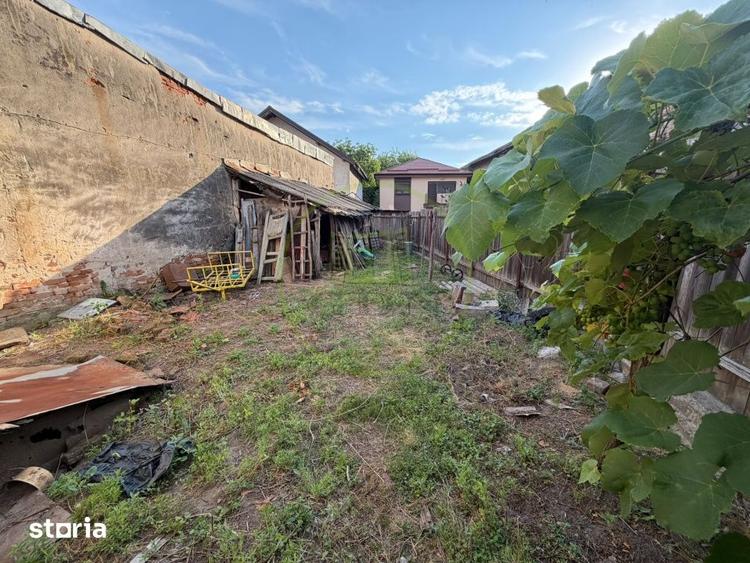 Casă cu 6 camere decomandat cu Canalizare în Bariera Vâlcii