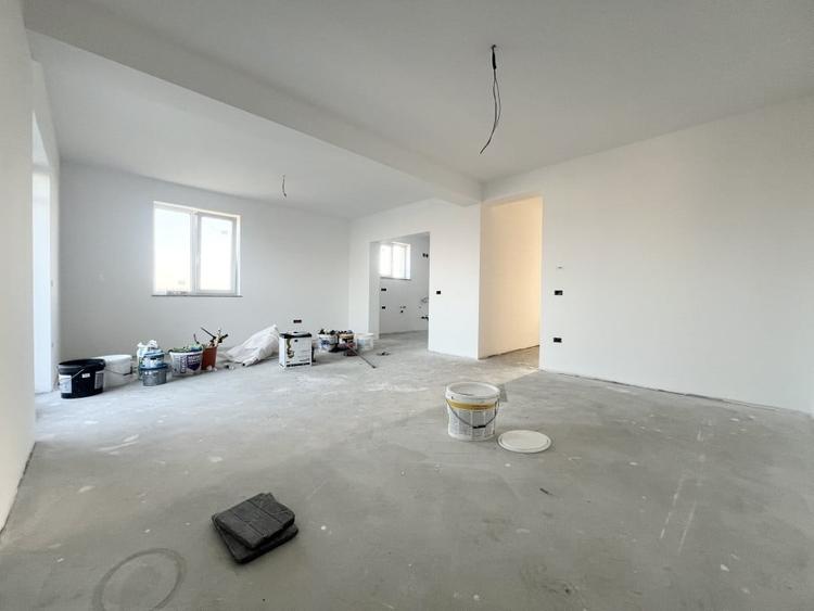 Duplex cu 4 camere cu Canalizare în Giarmata