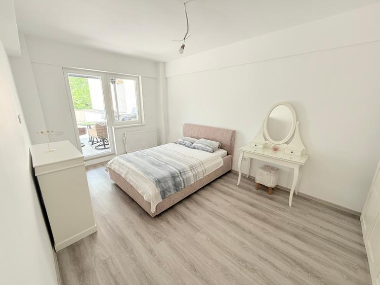 Apartament cu 3 camere semidecomandat în Brâncoveanu