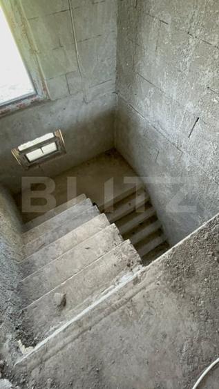 Casă individuală cu 4 camere cu Canalizare în Lazuri