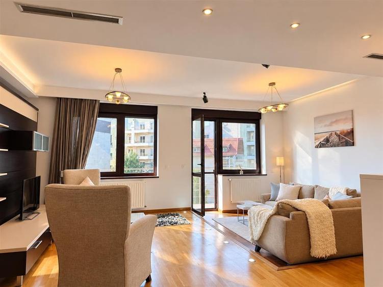 Apartament cu 5 camere decomandat, mobilat în Herăstrău