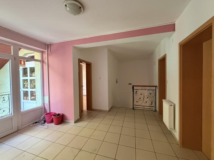 Casă individuală cu 5 camere cu Canalizare în Fabric