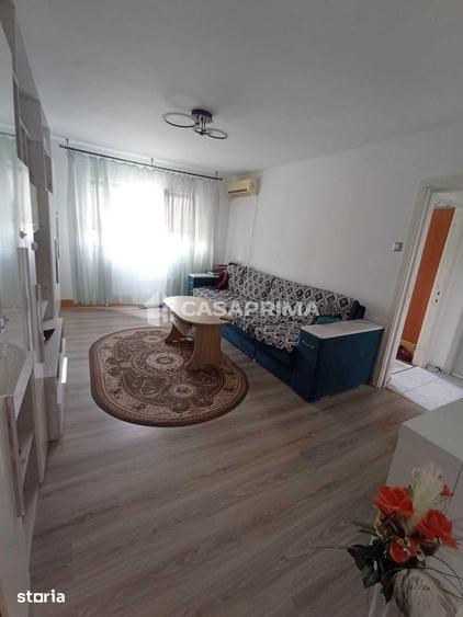 Apartament cu 3 camere semidecomandat în Podu Roș