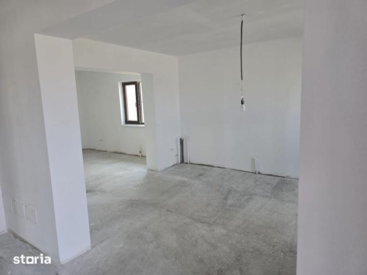 Casă cu 3 camere cu Teren 1000 Mp în Dumbrava