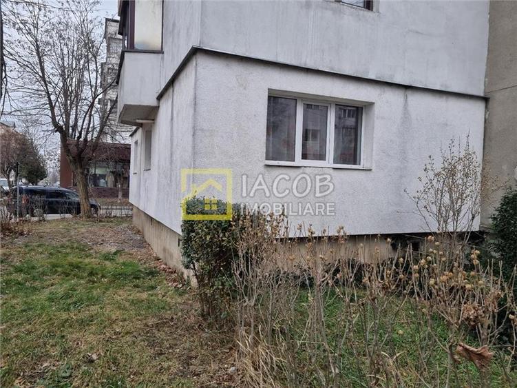 Apartament cu 3 camere decomandat, mobilat în 9 Mai