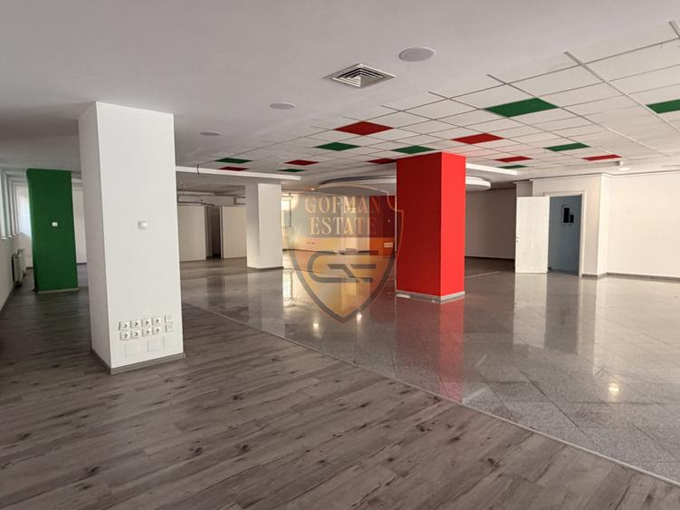 Spațiu comercial, de 323.39999389648 mp, în Central