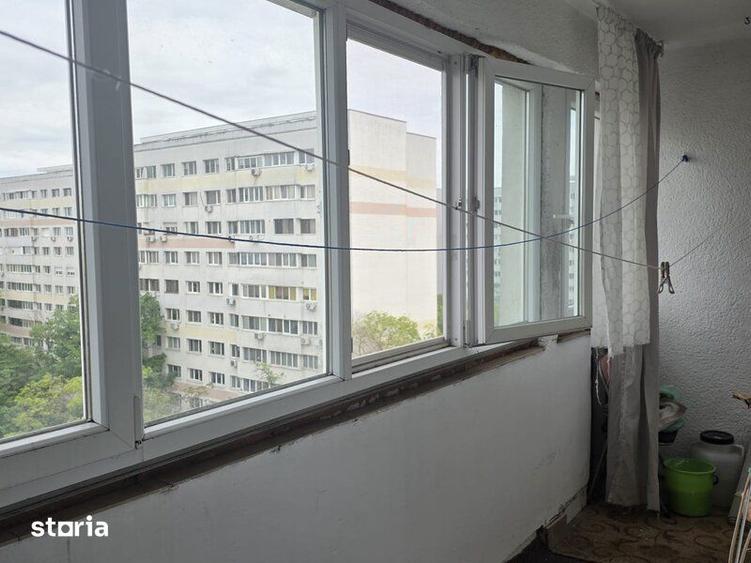 Apartament cu 3 camere semidecomandat, mobilat în Dristor