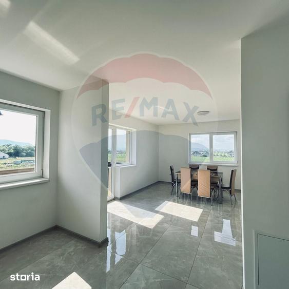 Apartament cu 3 camere în Sânpetru