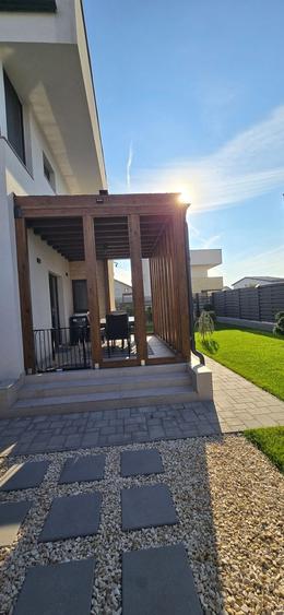 Casă individuală cu 4 camere cu Canalizare în Aninoasa