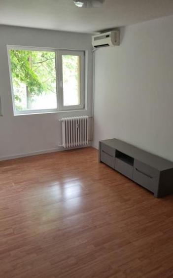 Apartament cu 2 camere decomandat, mobilat în Titan
