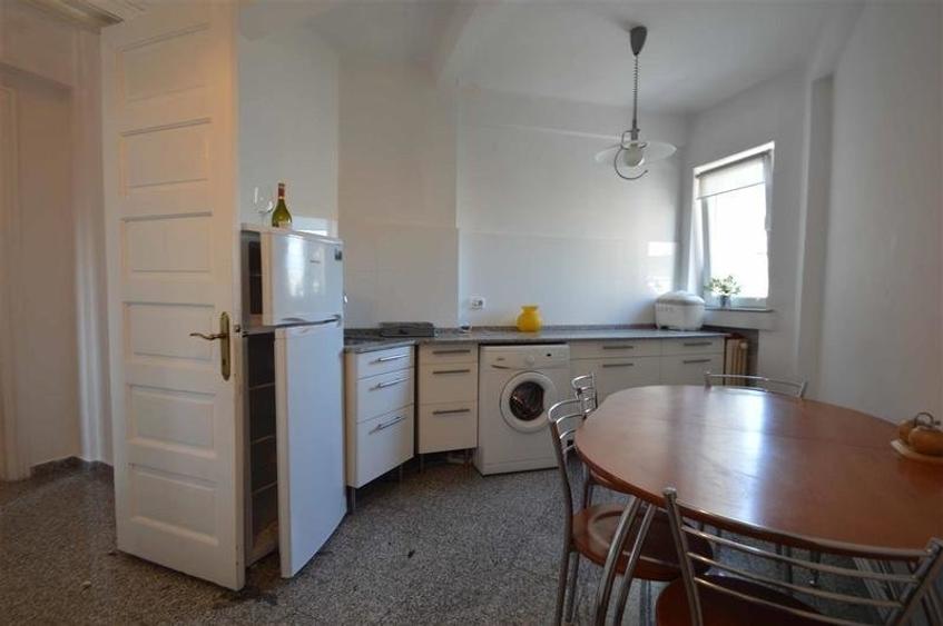 Apartament cu 5 camere decomandat, mobilat în Magheru