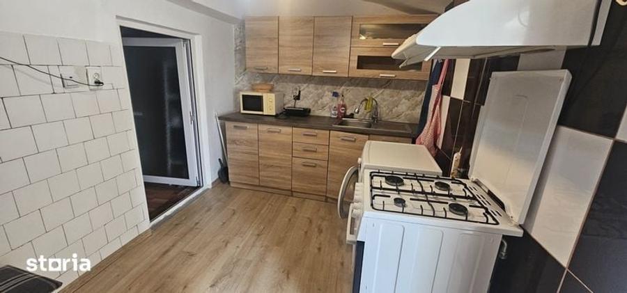 Inchiriez apartament la curte - 5