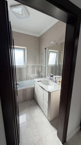 Apartament cu 3 camere decomandat în Paltin
