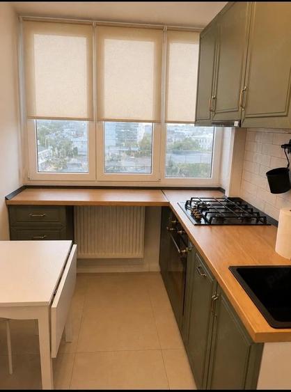 Apartament cu 3 camere semidecomandat în Tineretului