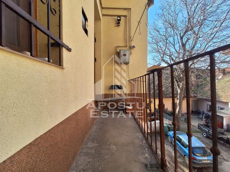 Apartament cu 2 camere semidecomandat, mobilat în Central