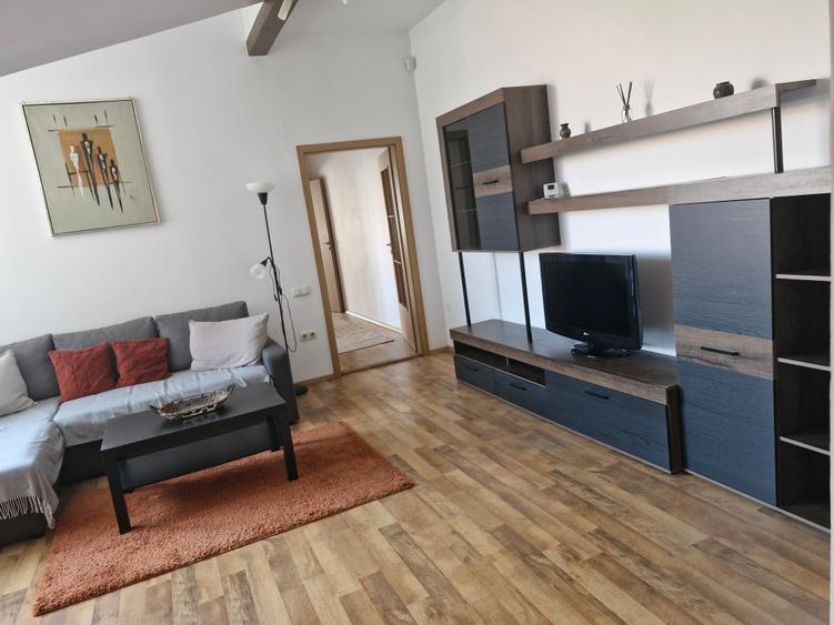 Apartament cu 4 camere semidecomandat în Circumvalațiunii