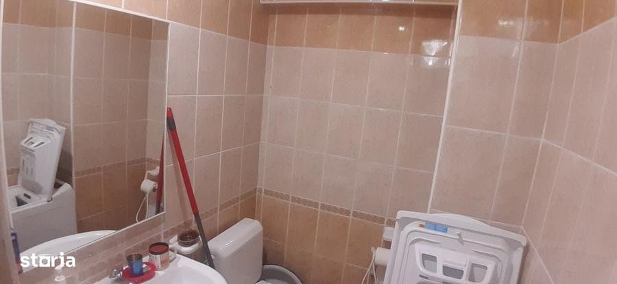 Apartament cu 3 camere decomandat în Răcădău