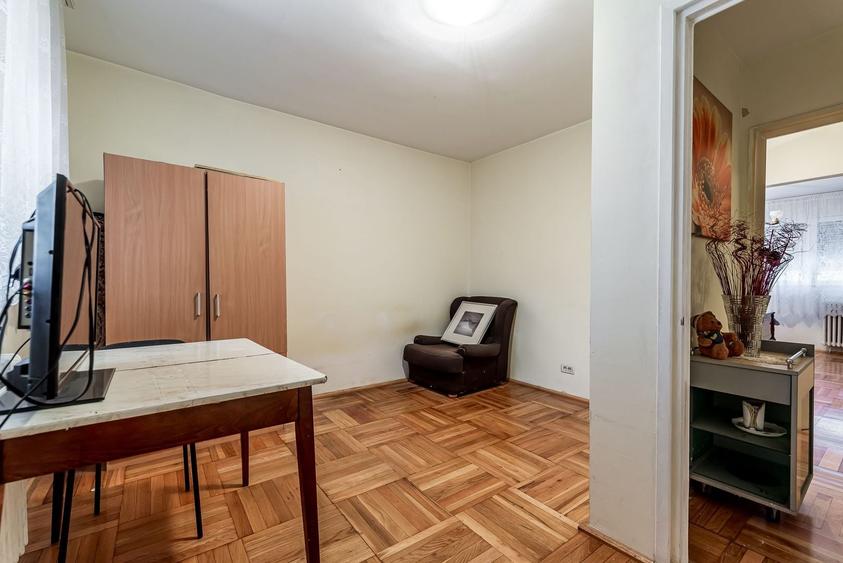 Apartament cu 3 camere decomandat, mobilat în Polivalentă
