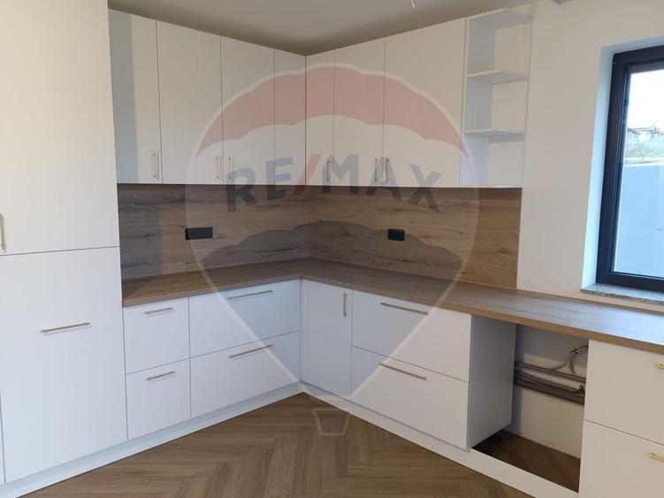 Casă individuală cu 5 camere cu Teren 570 Mp în Cihei