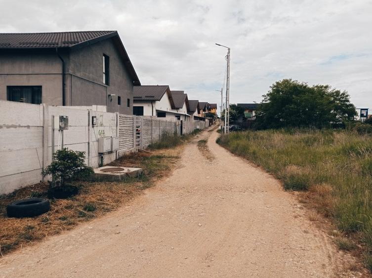 Teren agricol intravilan de 1193 mp, în Bradu
