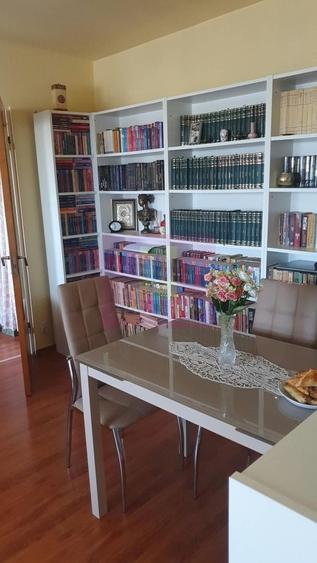 Apartament cu 4 camere semidecomandat în Berceni
