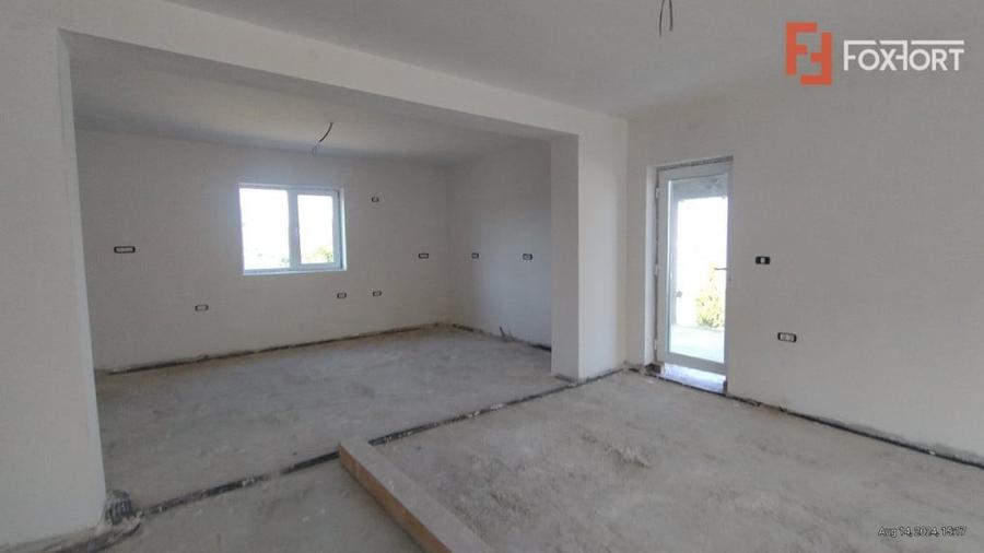 Casă cu 5 camere cu Teren 521 Mp în Utvin