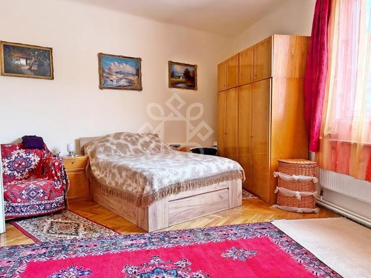 Casă individuală cu 4 camere circular cu Canalizare în Ultracentral