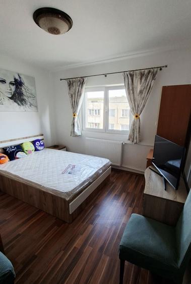 INCHIRIEZ apartament 2 camere - 12