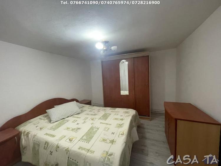 Casă individuală cu 6 camere cu Canalizare în Central