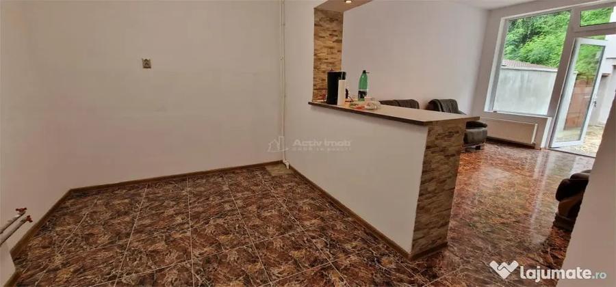 Casă cu 5 camere cu Teren 155 Mp în Muncitoresc