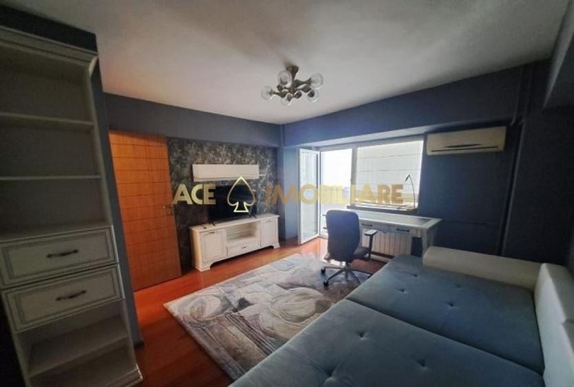 Apartament cu 3 camere decomandat, mobilat în Decebal