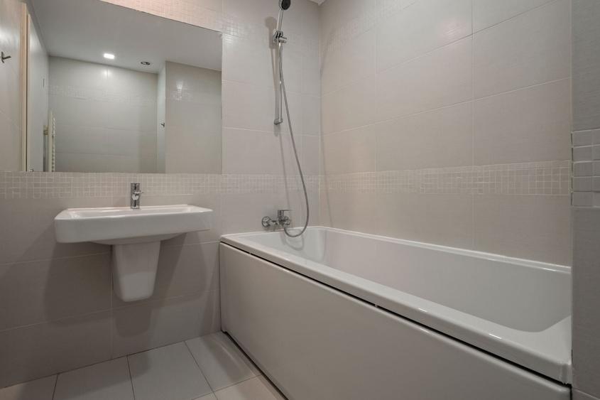 Apartament cu 3 camere decomandat, mobilat în Universitate