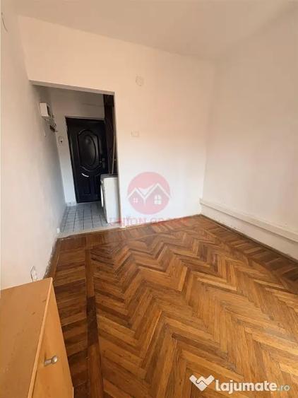 Garsonieră decomandată în Casa de Cultură