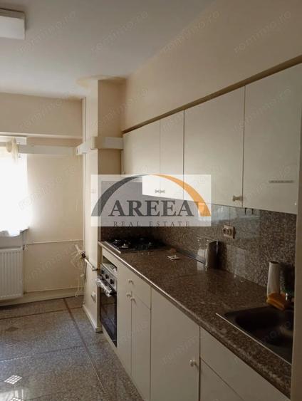 Apartament cu 4 camere semidecomandat în Universitate