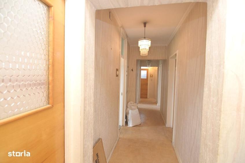 Apartament cu 4 camere decomandat în Titulescu