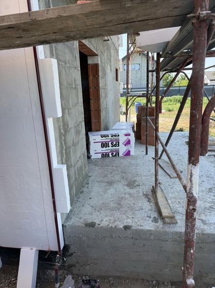 Casă cu 4 camere cu Teren 500 Mp în Cazasu