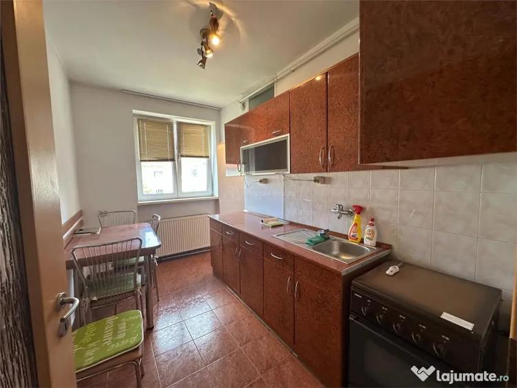 Apartament cu 3 camere semidecomandat în Luncă