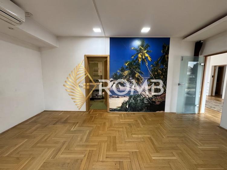 Casă individuală cu 9 camere cu Canalizare în Europa