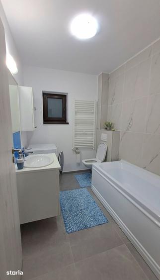 Apartament cu 2 camere decomandat în Tractorul