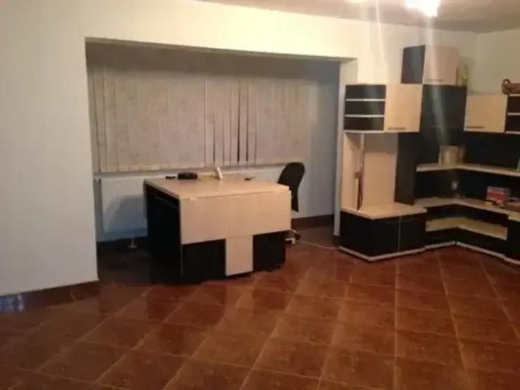 Casă cu 6 camere cu Teren 6200 Mp în Provița de Jos