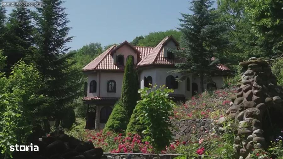 Casă cu 4 camere cu Teren 16500 Mp în Șotrile