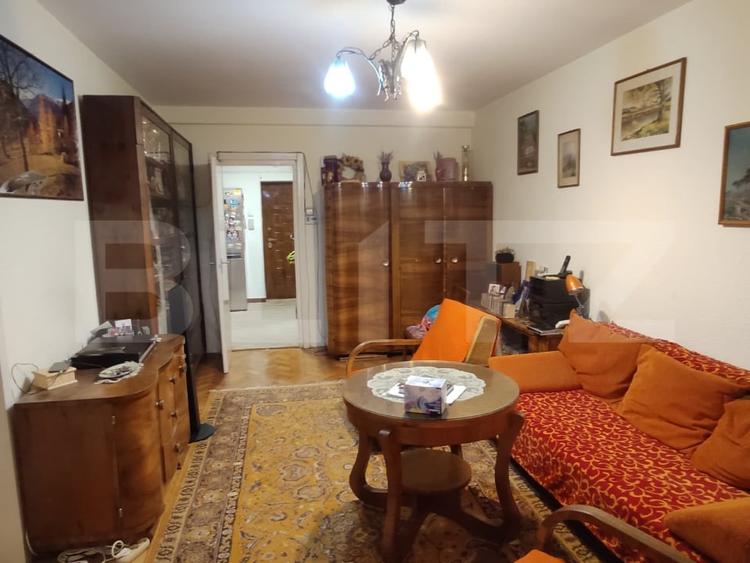 Apartament cu 3 camere decomandat, mobilat în Cornișa