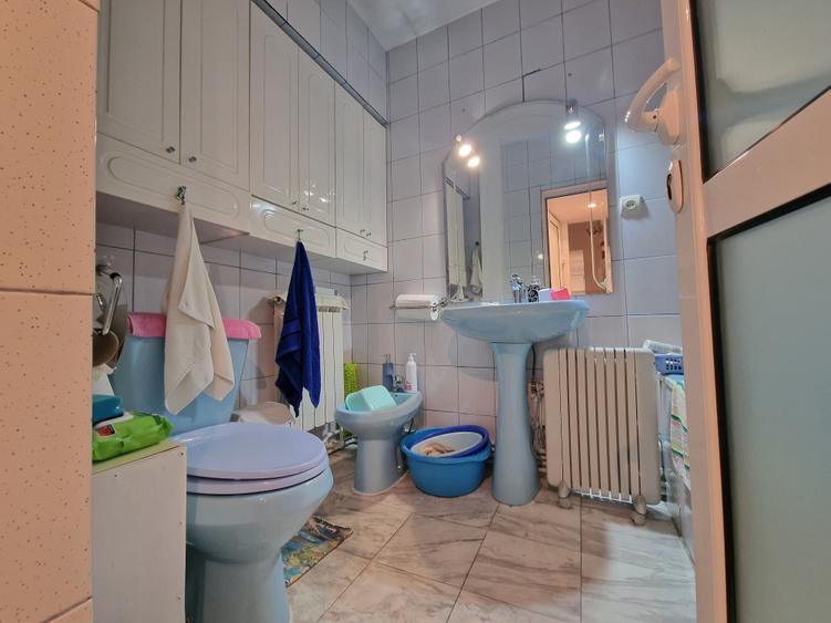 Apartament cu 4 camere decomandat, mobilat în Centru Civic