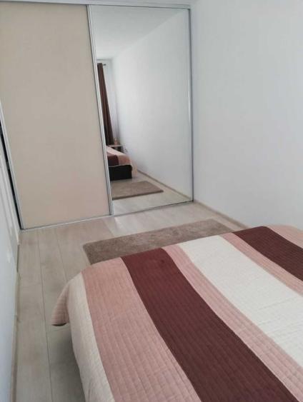 Apartament cu 3 camere semidecomandat în Decebal