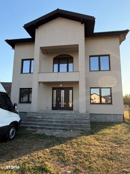 Casă cu 4 camere cu Teren 1400 Mp în Târgșoru Vechi