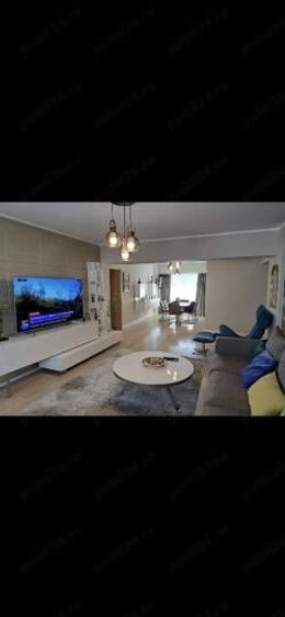 Apartament cu 4 camere decomandat, mobilat în Victoriei