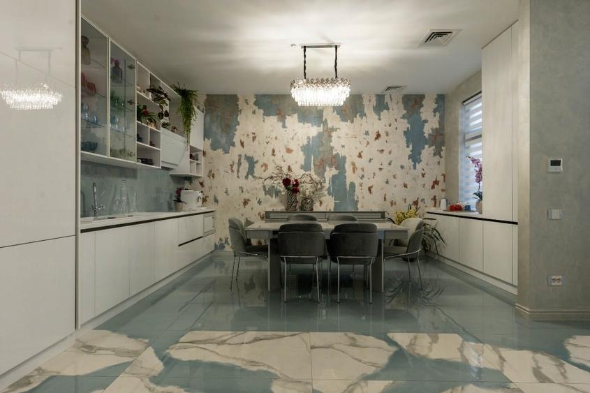 Apartament cu 4 camere decomandat, mobilat în Central