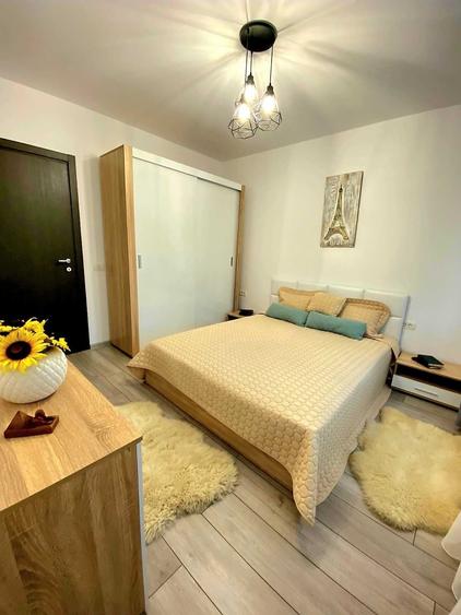 Apartament cu 2 camere decomandat în Uverturii
